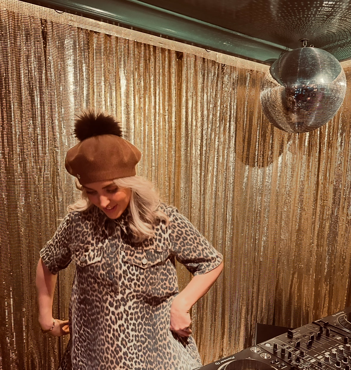 Beret with PomPom Chocolate